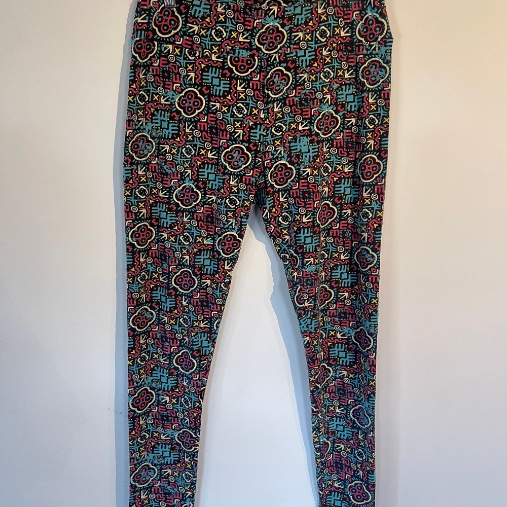 Cute pink, blue & black illustration style leggings T&C. NEVER WORN! 20% off 3+